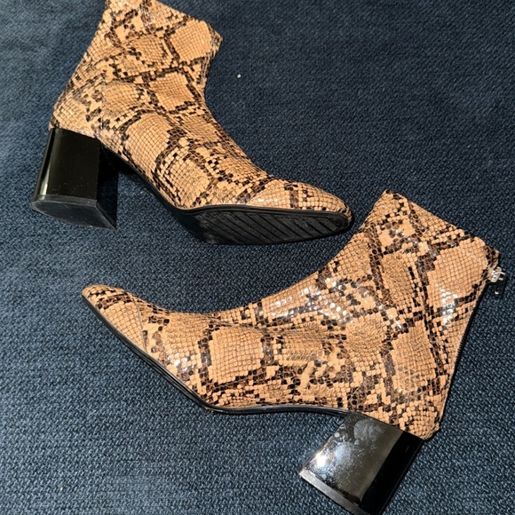 Zara‎ Heeled Faux Snakeskin Boots - Picture 1 of 7